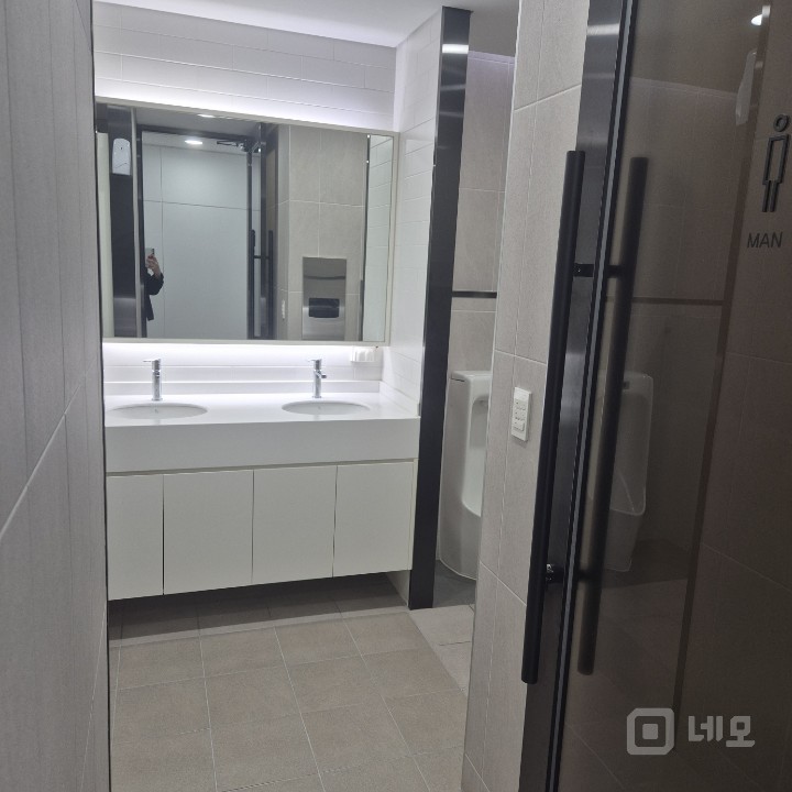 💕삼성동 I 쾌적한 화이트톤 인테리어 I 빠른 계약 예상되는 사무실 매물의 5번째 사진