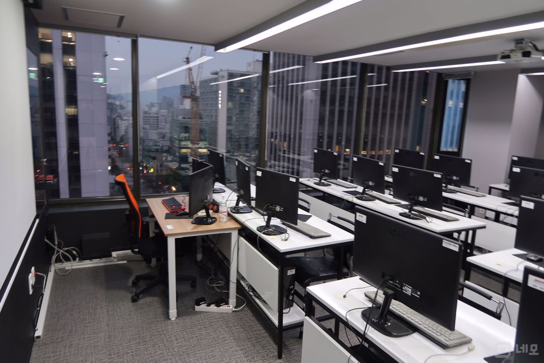 강남역 도보 6분거리, 접근성 S급 사무실 매물의 1번째 사진