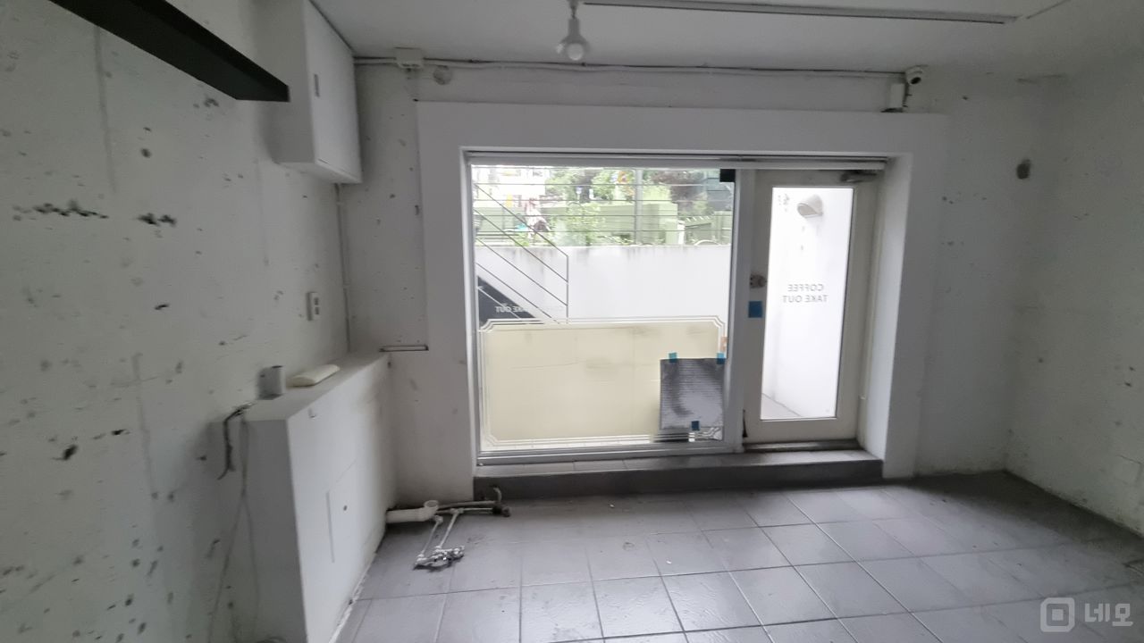 매장앞 테라스가 있어 공간활용이 좋은 상가 매물의 8번째 사진