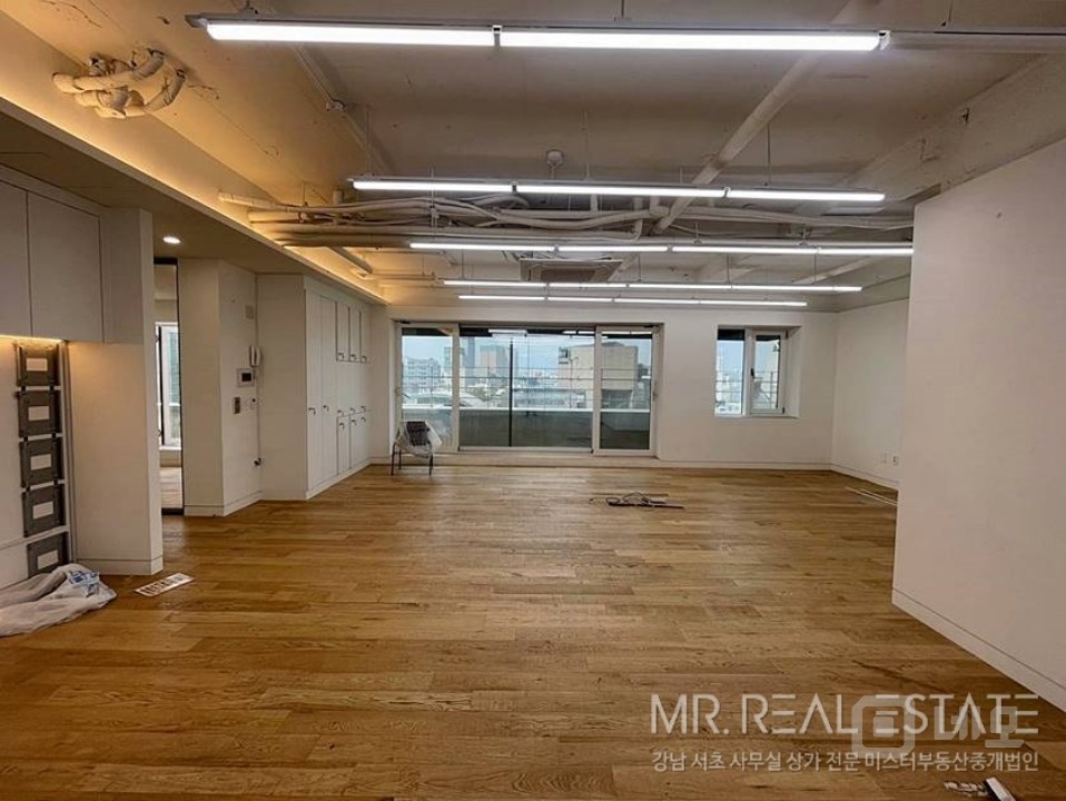 도산공원사거리.단독테라스有.내부복층.발렛가능 매물의 1번째 사진