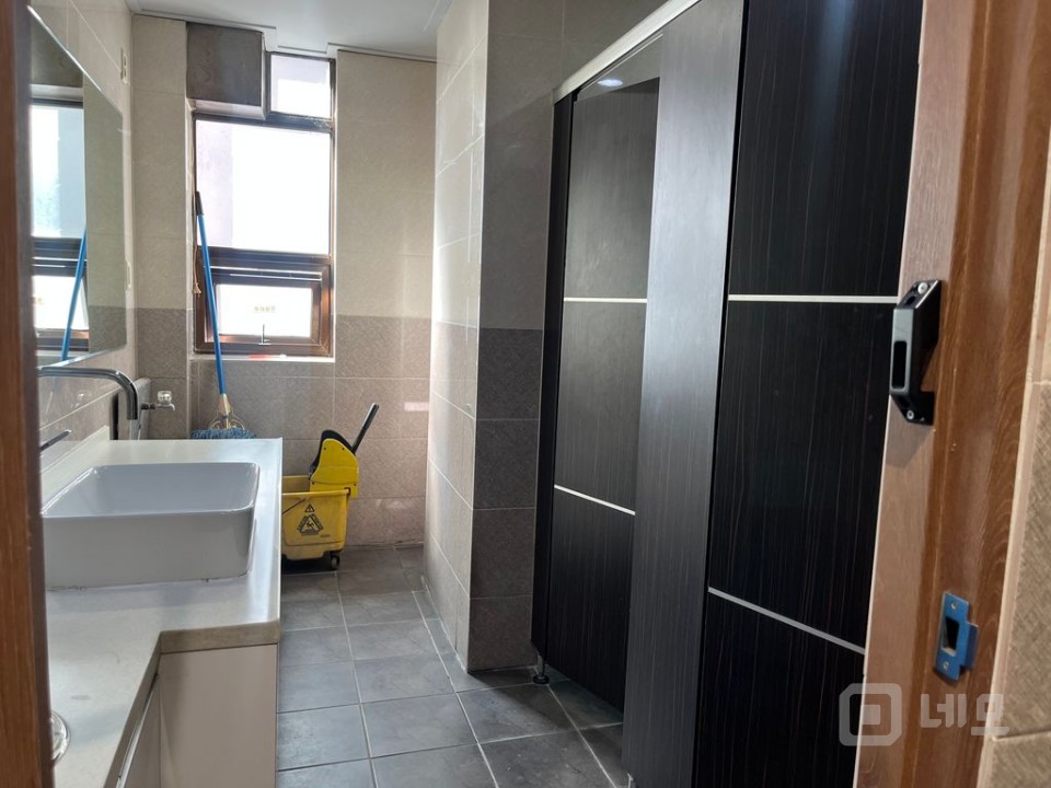 👉 선릉역 핵심 상권, 스타벅스 랜드마크 빌딩 2층! 매물의 4번째 사진