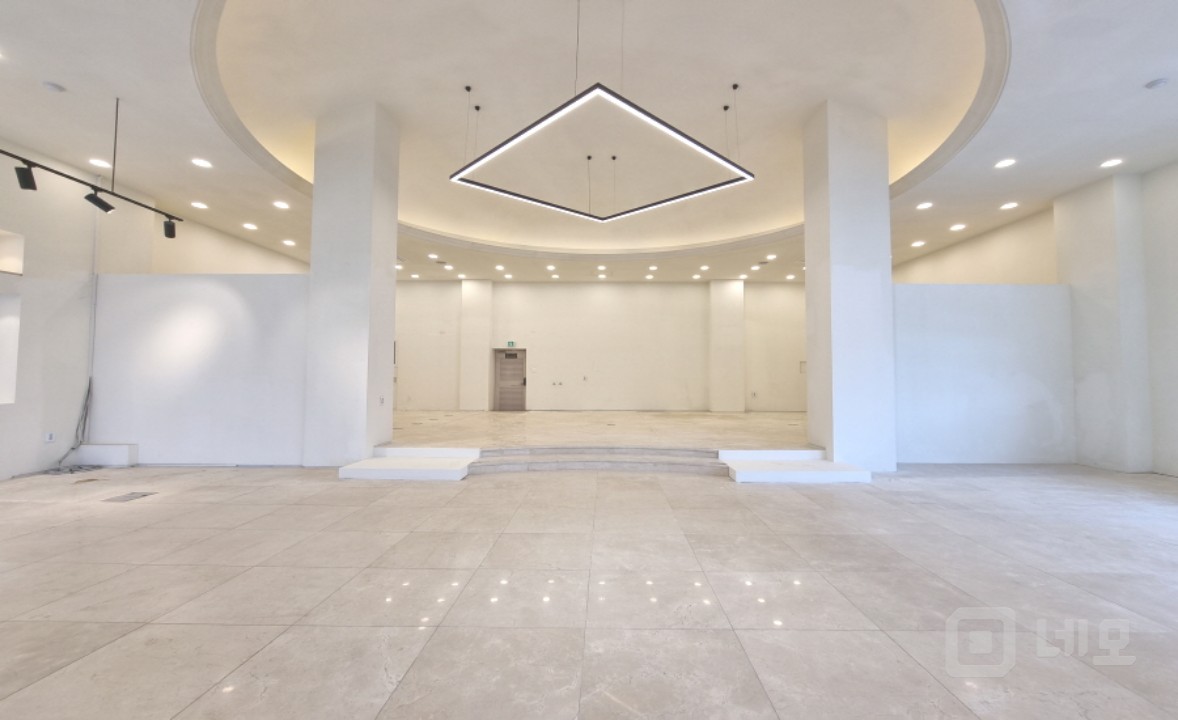 강남구청역도보2분/고급건물 1층상가 귀한무권리 매물의 1번째 사진