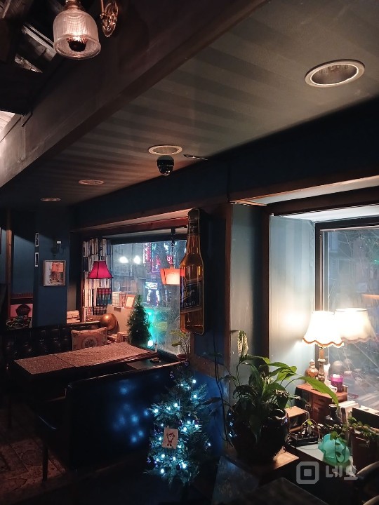 100년된 천정높은 목조 카페 입니다 매물의 2번째 사진