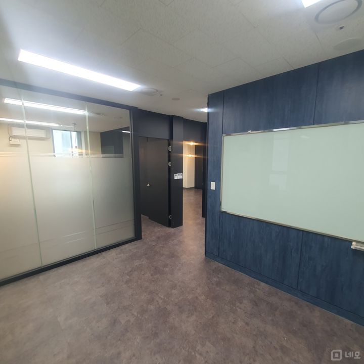 외부파샅, 대표실,회의실, 개별에어컨 있는 룸인테리어 사무실 매물의 3번째 사진