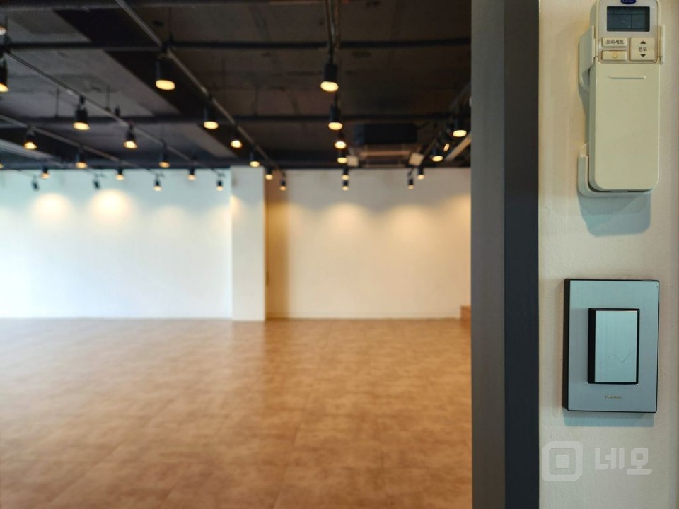 브랜드·스튜디오·교육시설 모두 어울리는 망원 핵심 입지 매물의 12번째 사진