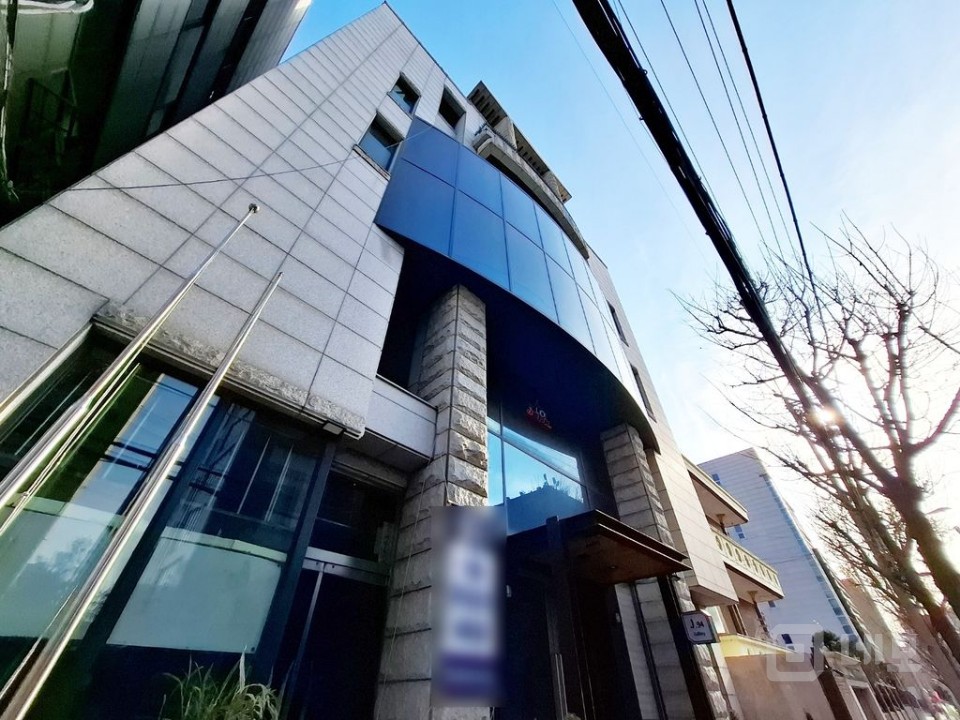 [홍대입구역 인근] 1층 대형 상가 — 갤러리·브랜드숍 최적 입지! 매물의 17번째 사진