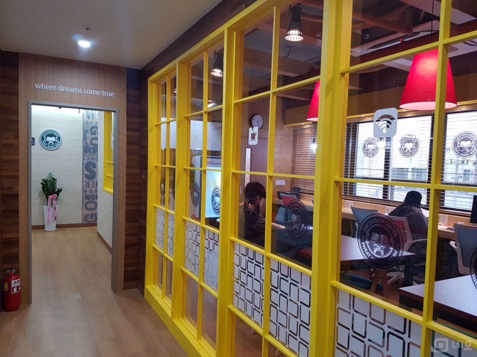 지하철역 1분 거리에 위치한 초역세권 독서실 매물의 6번째 사진