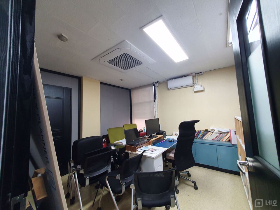 창천동 버스정류장 바로 앞 가시성 좋은 사무실 매물의 5번째 사진