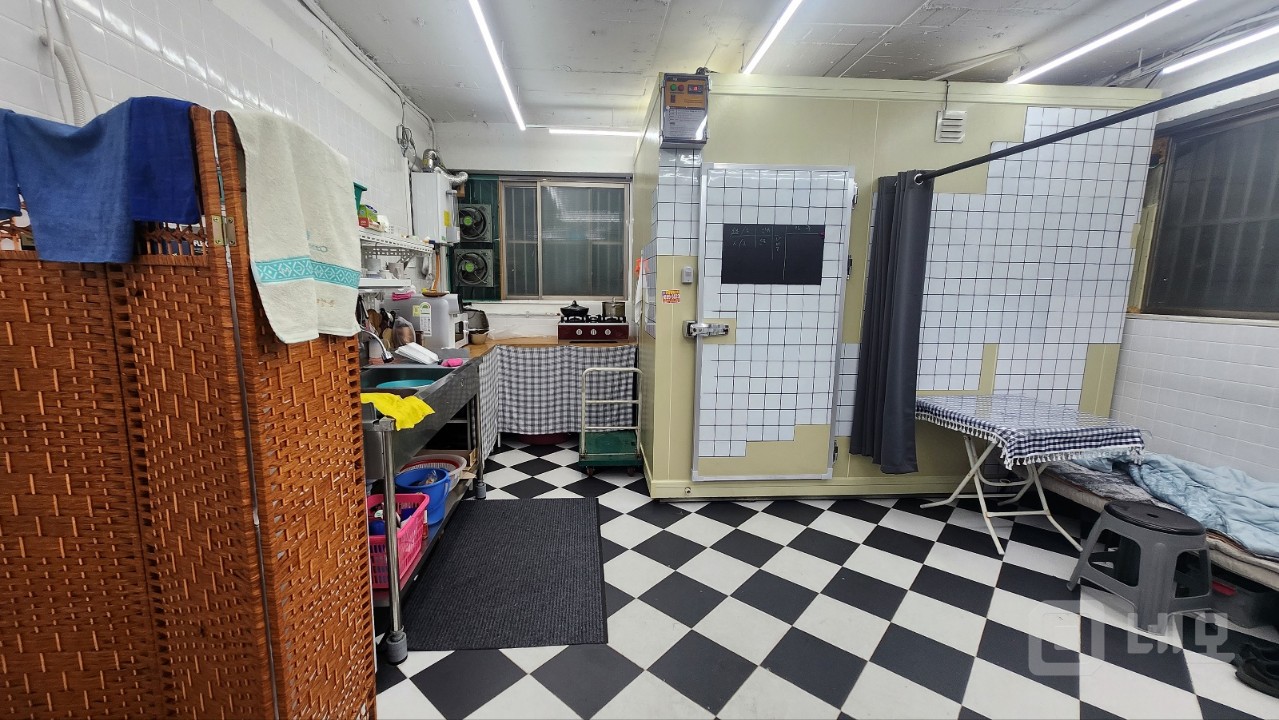 경성고 인근 주거지역에 위치, 넓은 상가,낮은권리금 매물의 7번째 사진