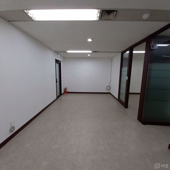 논현동 활용성 좋고 건물 관리 잘 되는 4층 사무실 매물의 3번째 사진