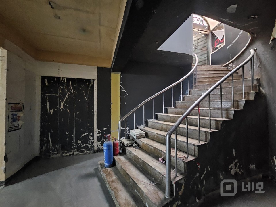 (방이역 1번출구 도보 2분)오금동 지하1층 90평 근생  매물의 4번째 사진