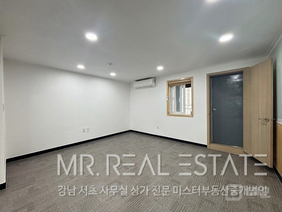 신사역도보1분.가성비사무실.주차편리.인테리어깔끔 매물의 10번째 사진