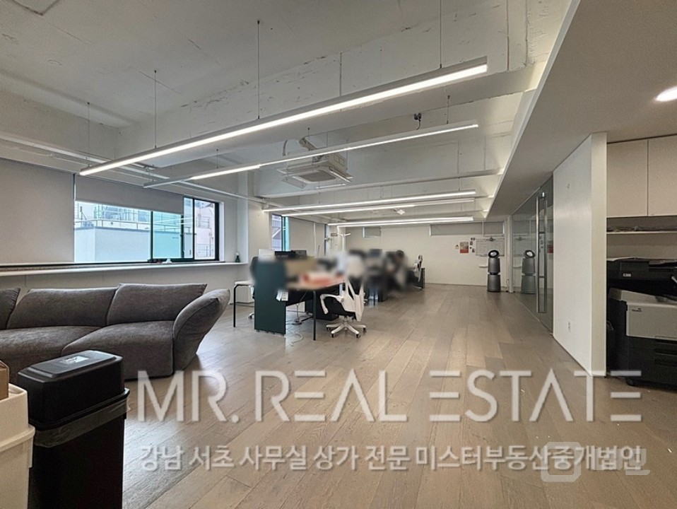 도산공원사거리.대로변.인테리어ACE사무실.발렛가능 매물의 2번째 사진