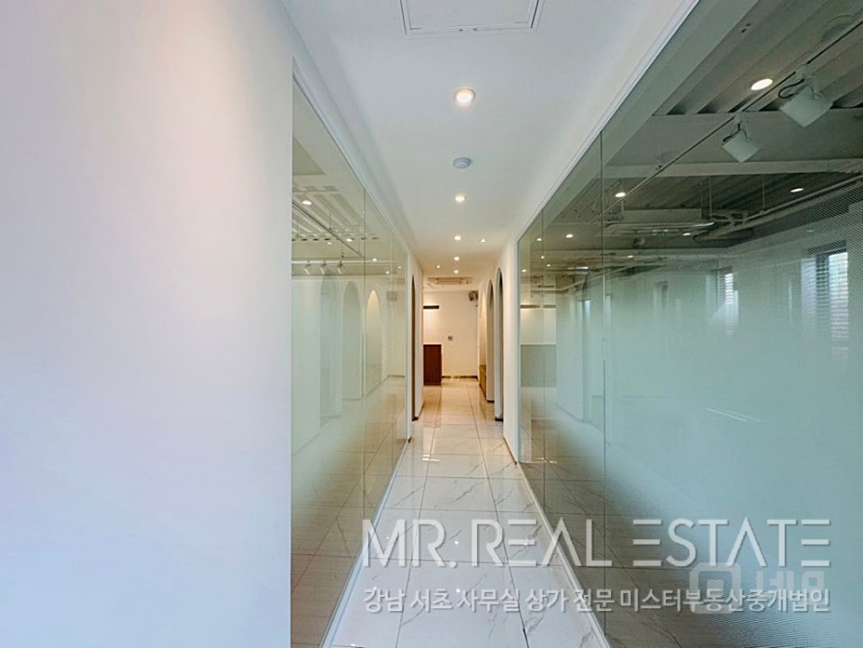 실사진 양재역3분 언주초앞 S급인테리어 무권리 자주식주차 매물의 3번째 사진