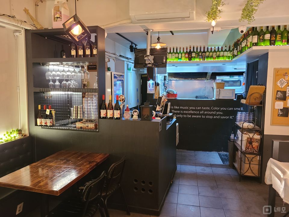 청파동 2층 퓨전 양식집, 10년 이상의 꾸준한 맛집 매물의 2번째 사진