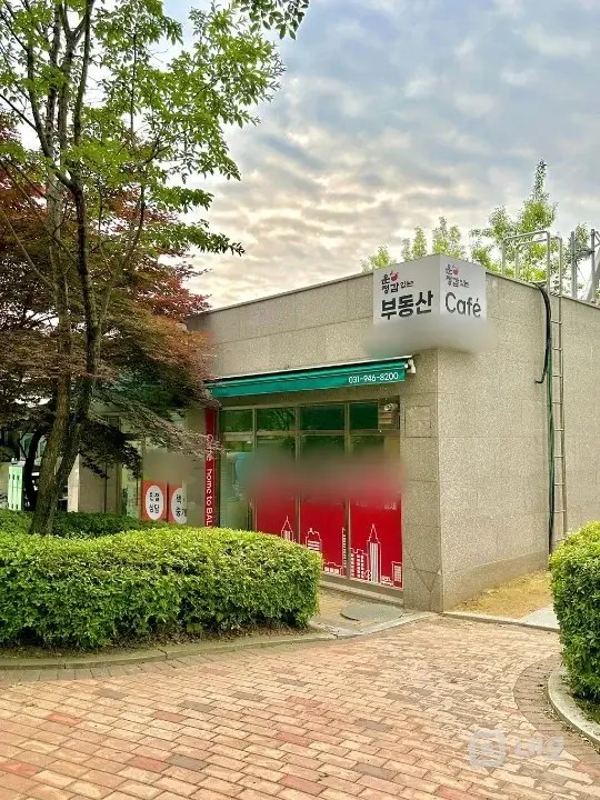 야당역 앞 대단지 아파트 내 정문 상가 매물의 4번째 사진