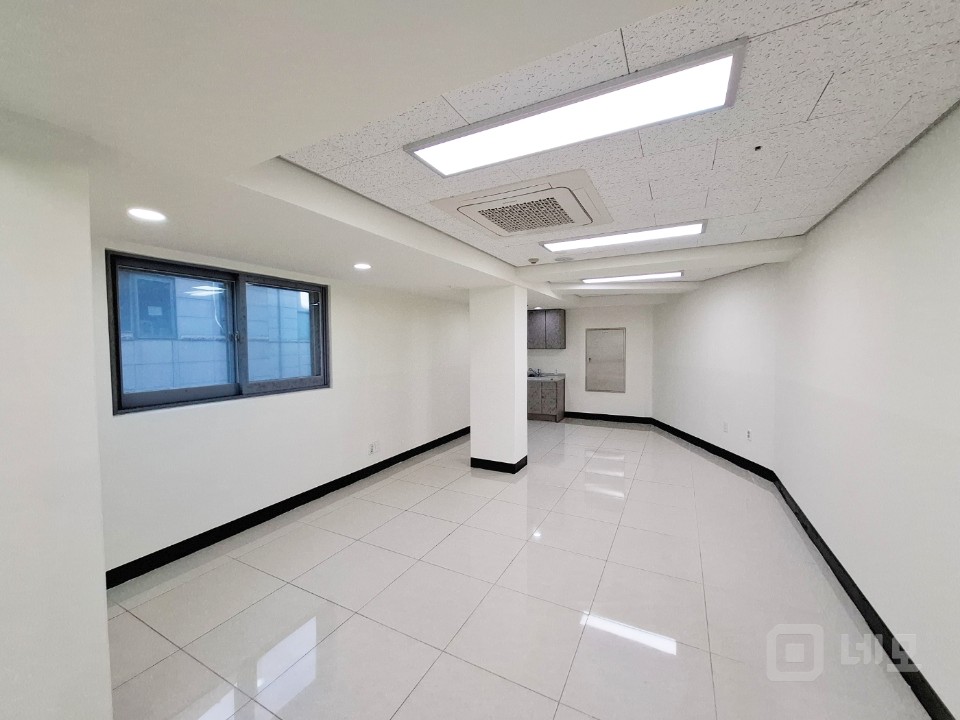 🏢 연남동 프라임 로케이션, 약 444평 대형 오피스 매물의 8번째 사진