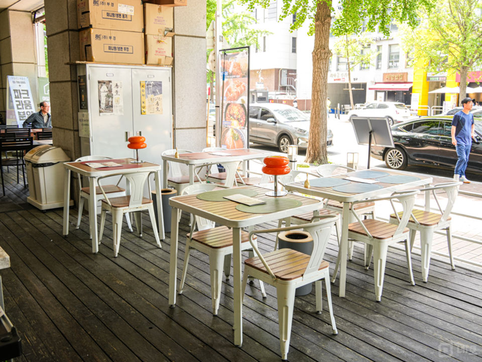 여의도공원 인근에 위치한 여의도동 대로변 1층 한식점 매물의 5번째 사진