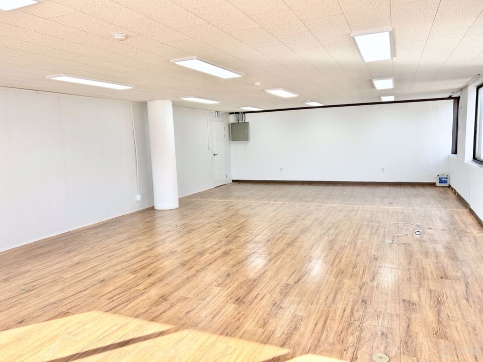 # 대로변/ 실 40평/ 엘리베이터/ 1층 관리실/ 중앙난방 매물의 4번째 사진