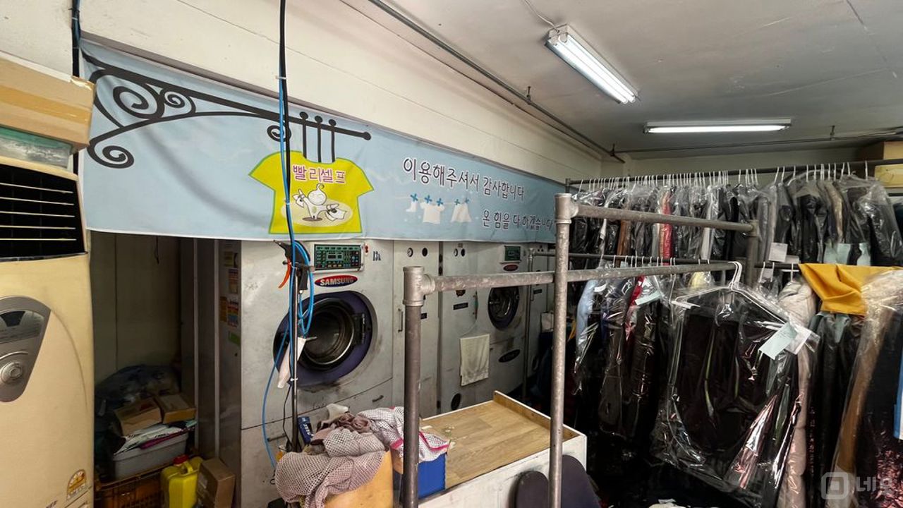 8차선 대로변 1층 상가 입니다. 광고효과 좋습니다. 매물의 4번째 사진