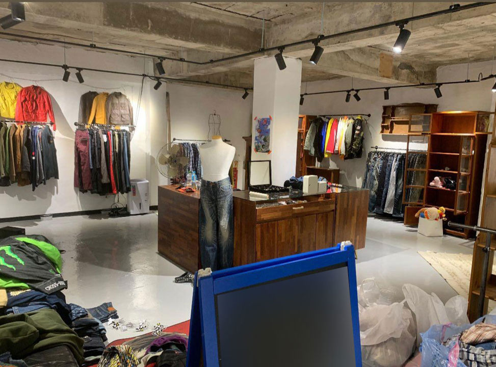 깔끔한 인테리어 완비된 영화동 1층,지층 의류판매점 매물의 8번째 사진