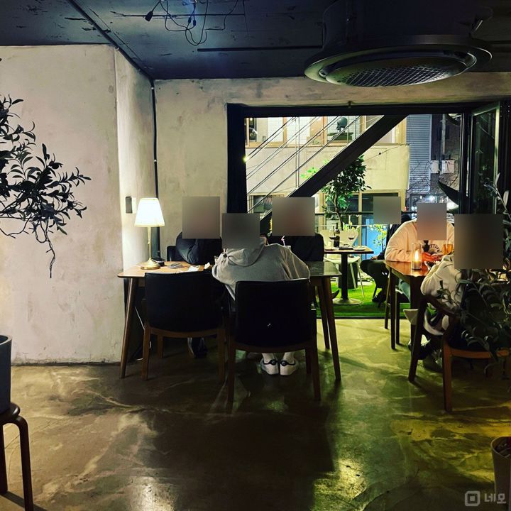 홍대 메인상권 위치, 인테리어 완비된 2층 와인바 매물의 5번째 사진