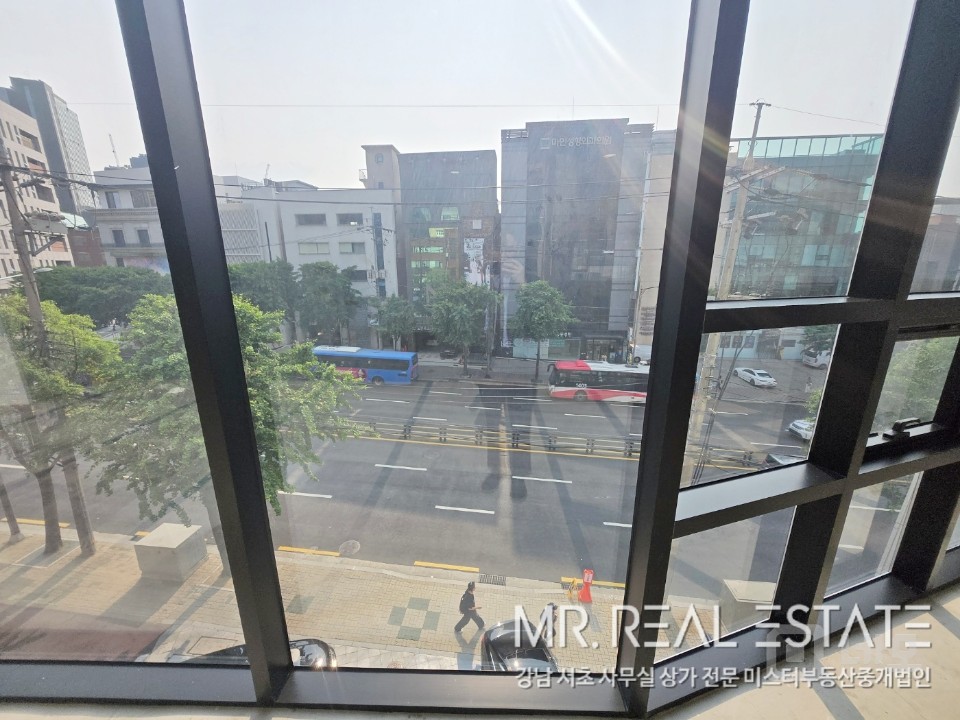 대로변ACE.노출최상.외관디자인최고.모든업종가능 매물의 3번째 사진