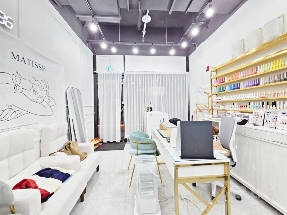 미라클 무권리 월세인 전용5 뷰티샵 인테리어 시스템에어컨 완비 매물의 5번째 사진