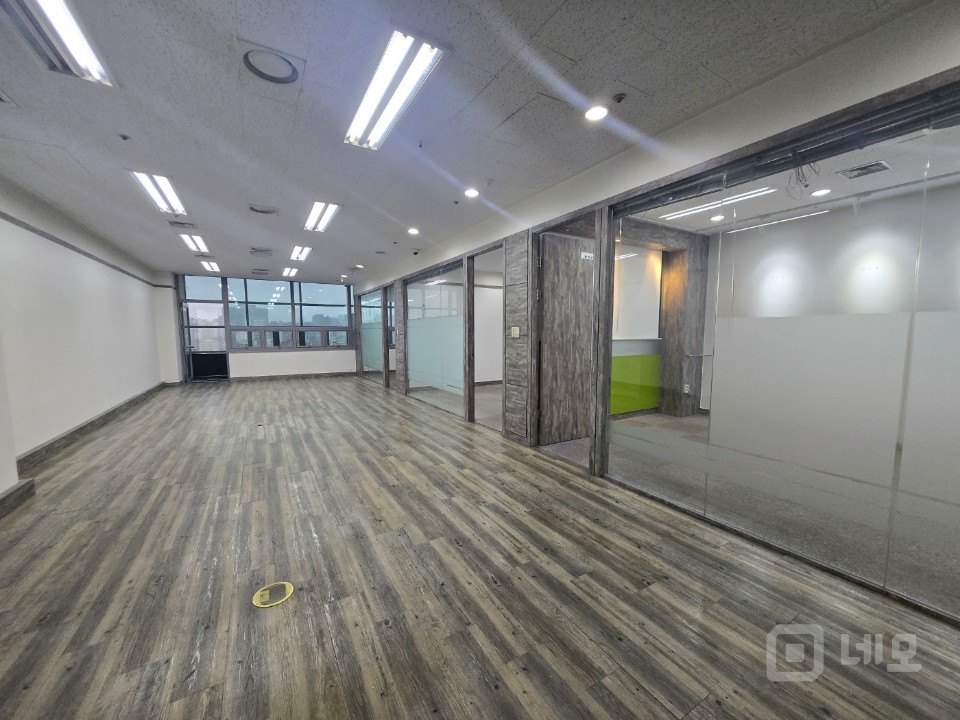 가산디지털단지역 초역세권 도보3분이내..즉시입주.실평40평 매물의 3번째 사진