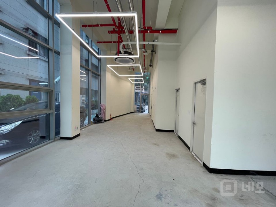 임대료 대폭인하 합니다.. 대로변 무권리 신축 종로구 이화동 1층 상가 매물의 2번째 사진