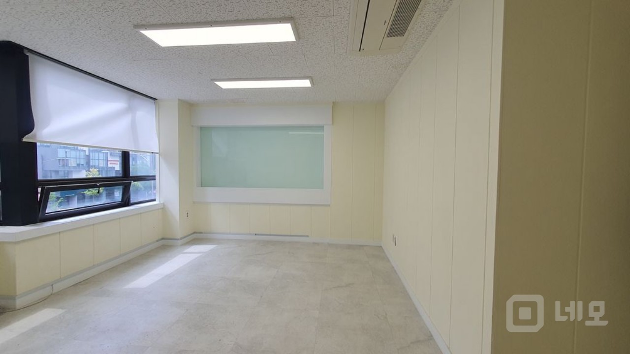 6 room 깨끗한 인테리어 갖춘 사무실 매물의 3번째 사진