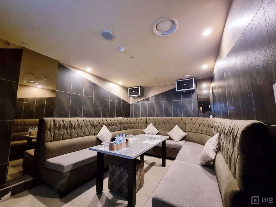 고급스러운 인테리어 완비된 서초동 노래주점 매물의 1번째 사진