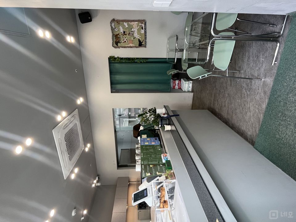 군자역 1번 출구에서 도보 1분 거리에 위치한 1층 상가입니다. 매물의 5번째 사진