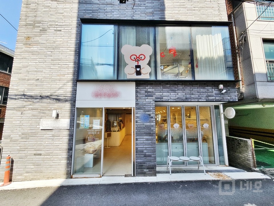 JS 연남동 핫플 미로길 1,2층 가시성 좋은 신축급 상가 매물의 1번째 사진