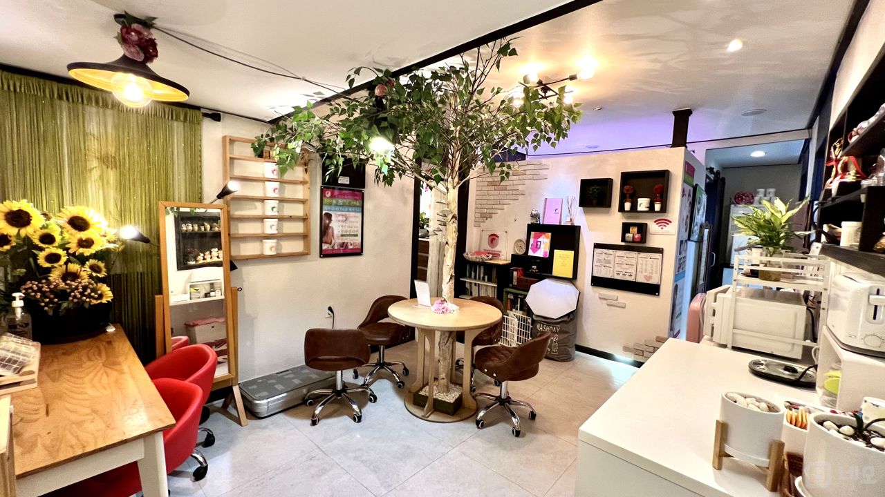 역삼역 인근, 접근성 우수한 역삼동 2층 피부미용샵 매물의 3번째 사진
