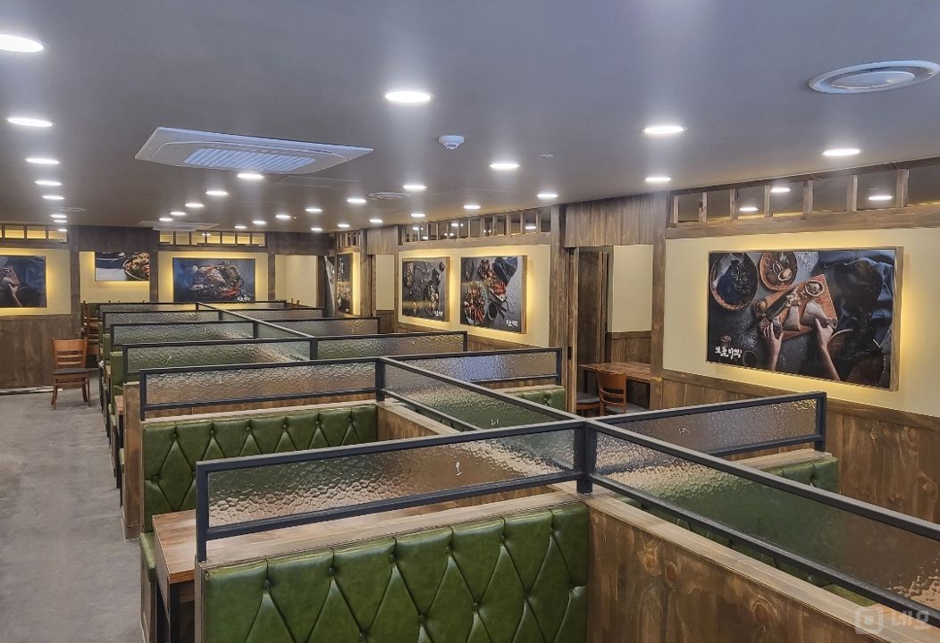 여의도동 국회의사당역 부근 오피스상권 1층 음식점 매물의 1번째 사진