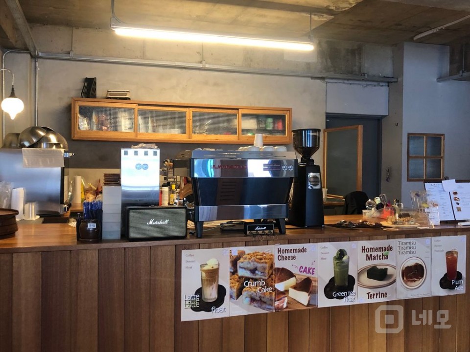 안정적인 단골 매출 / 감성적인 인테리어 / 운영 매뉴얼 제공 매물의 1번째 사진