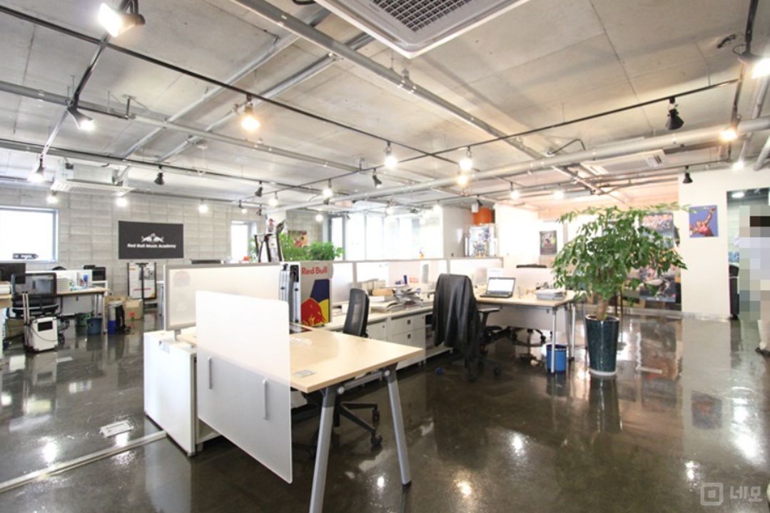 ★ High-end 디자인 사옥 // 자주식 주차 3대  매물의 9번째 사진