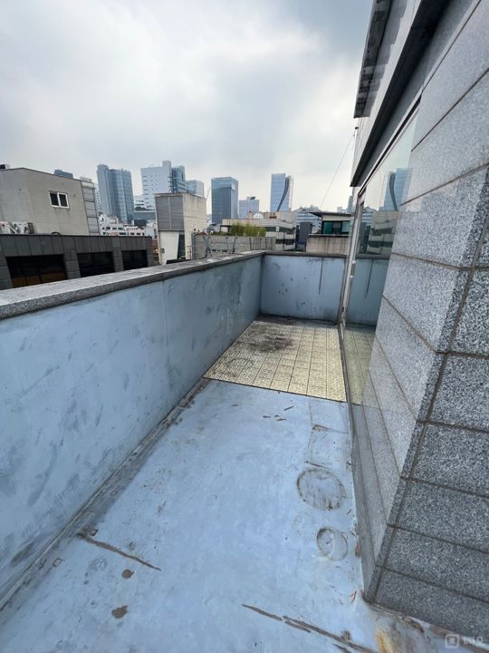  신사역 도보권 소형 사무실 임대 매물의 5번째 사진