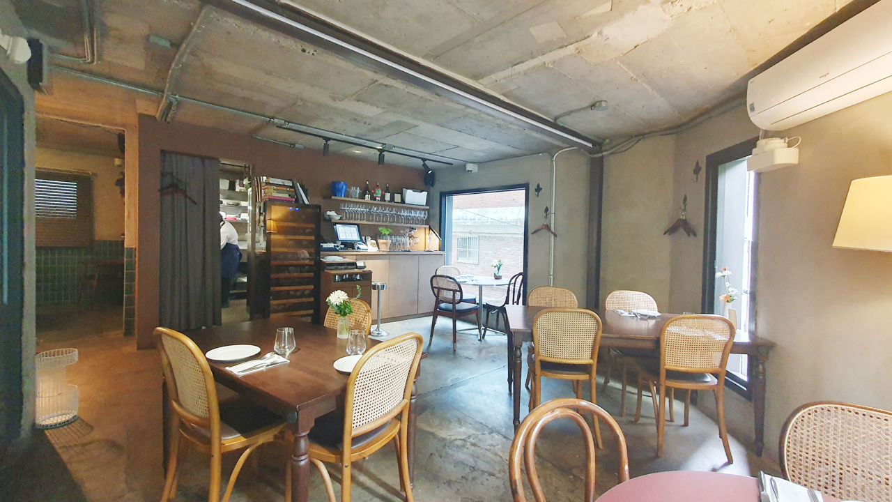 아담하고 세련된 와인바 매물의 8번째 사진