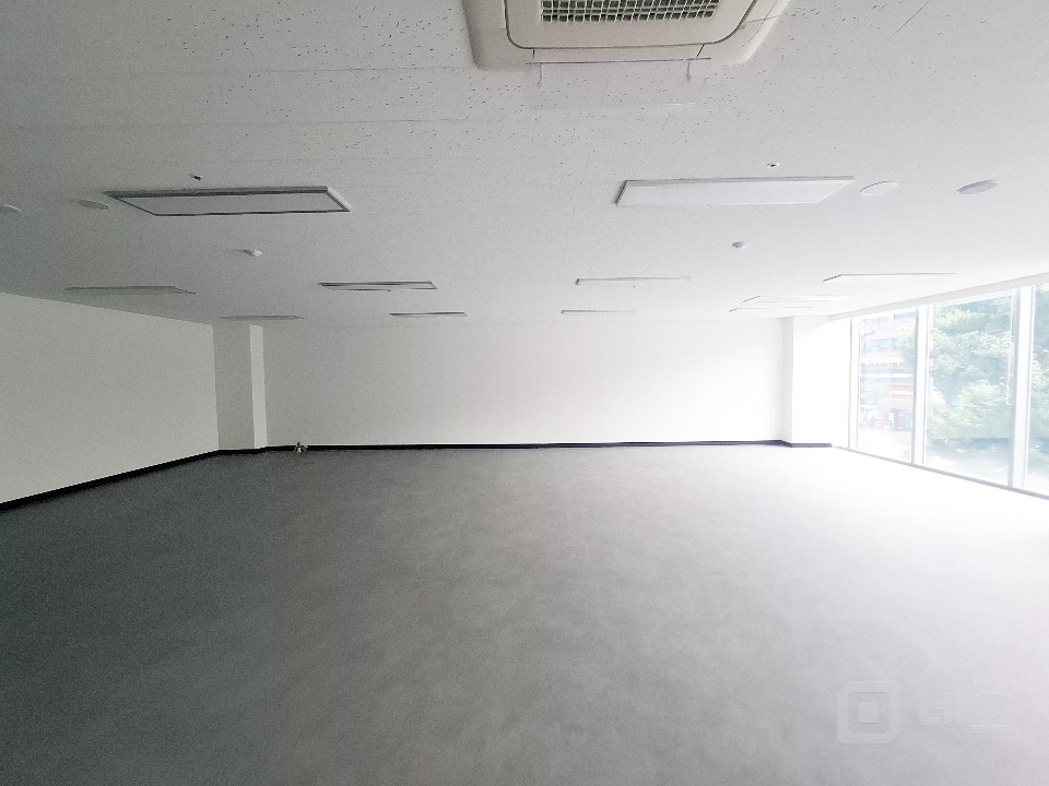🏢 희헌타워 2층 프리미엄 사무실! 신축급 컨디션 + 메인 로드 입지 매물의 2번째 사진