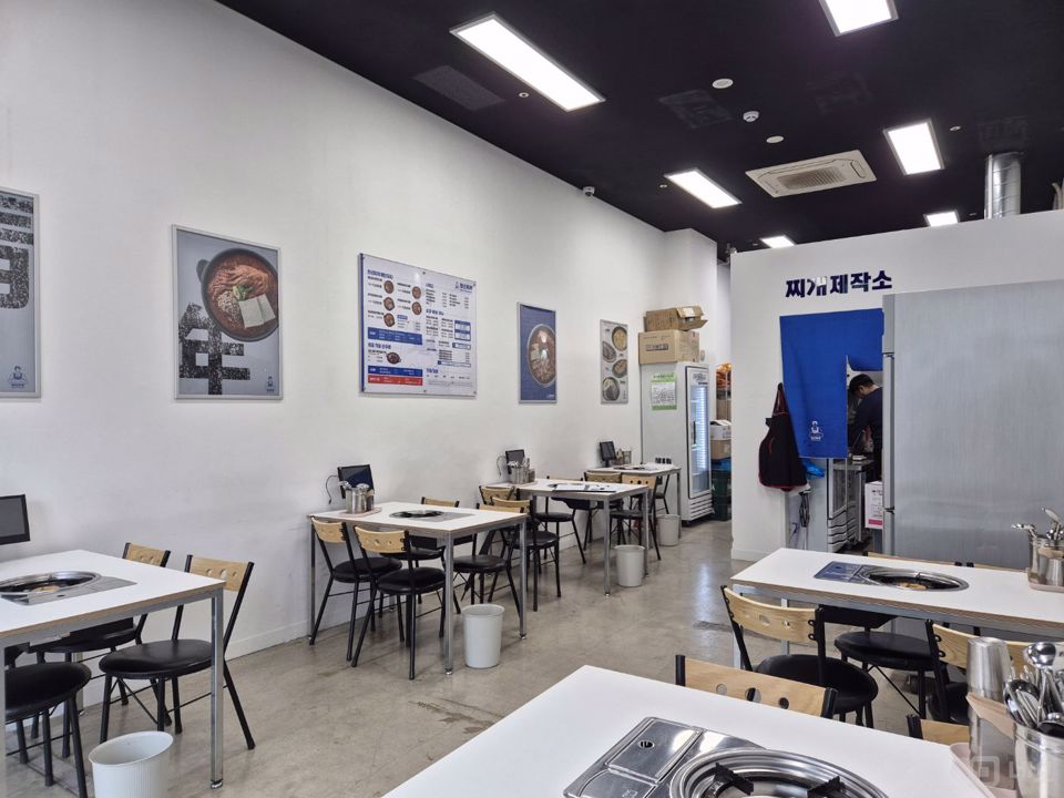 발산역 초역세권 대로변 코너 1층 음식점 매물의 1번째 사진