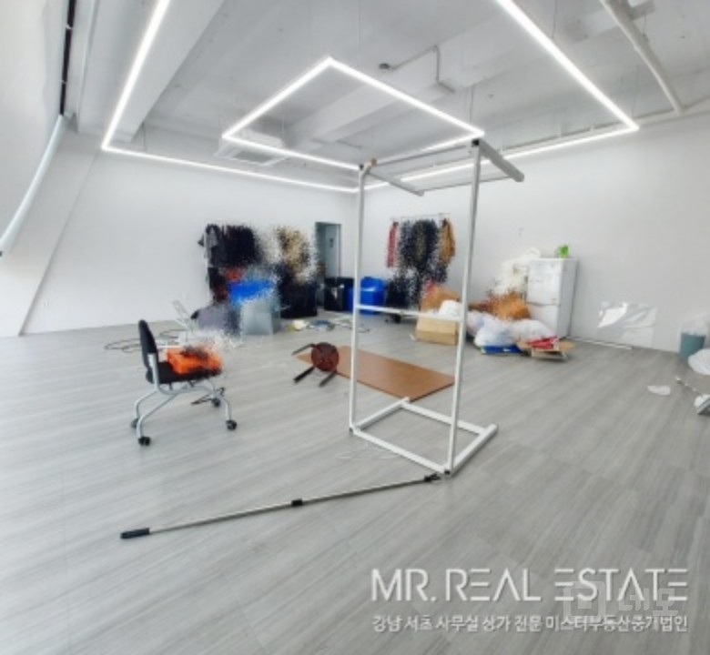 인테리어ACE,무권리금, 강남구청2분거리,통유리창 매물의 2번째 사진