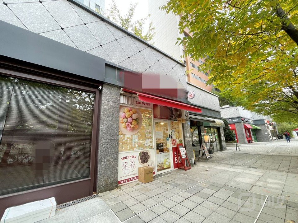 공덕역 복합상권 대로변 1층 상가  내부 깔끔한 디저트 카페  매물의 5번째 사진