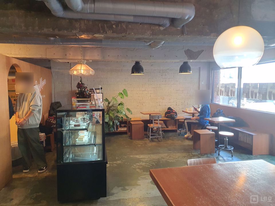 연세대학교 서문앞, 인테리어 완비된 1층 카페 매물의 2번째 사진