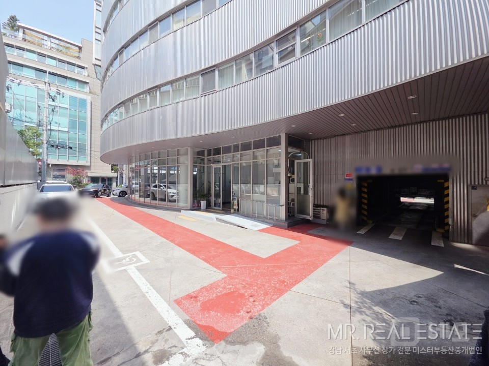 신사 압구정 도산공원인접 층고높은 자연광 사무실 매물의 12번째 사진