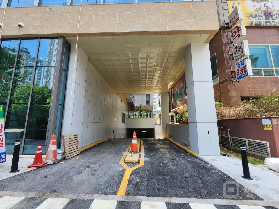 흥덕지구 기흥세무서 옆, 신축 사무실 임대 매물의 11번째 사진