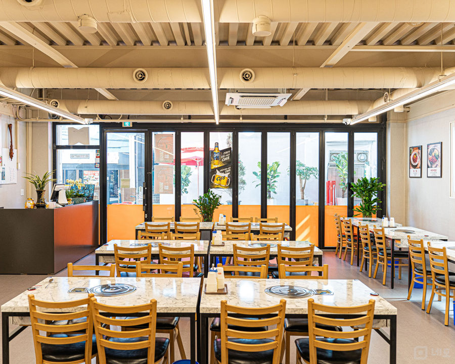 종로5가역 역세권, 깔끔한 인테리어, 주방 시설 완비된 한식집 매물의 2번째 사진