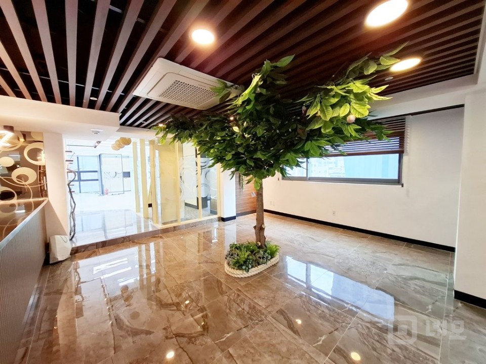 🏢 연남동 프라임 로케이션, 약 444평 대형 오피스 매물의 18번째 사진