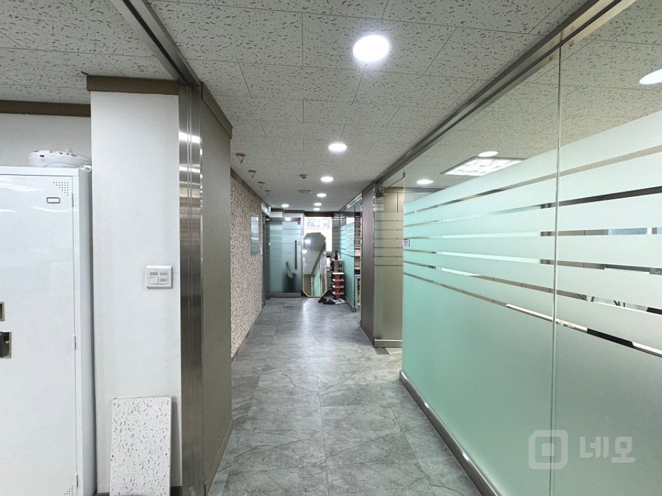 학동역 초역세권 룸3개 즉시입주가능 인근 주차장 풍부 매물의 2번째 사진